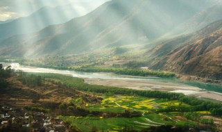 有关水的词语优美的句子（水的优美词语和句子）