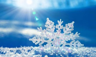 下雪发朋友圈的短句有哪些（下雪发朋友圈的短句有哪些句子）