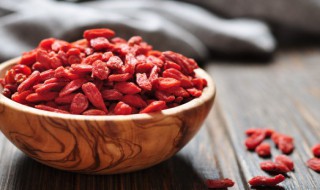 枸杞可以和黑芝麻一起吃吗 枸杞可以和黑芝麻一起吃吗功效