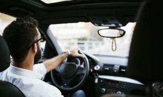 如何快速学会开自动档车（如何开好自动档车）