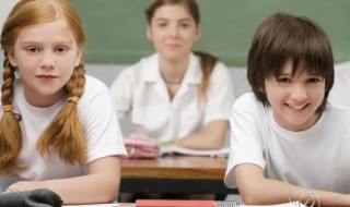 在学校里如何做自我介绍 在学校里如何做自我介绍英语作文