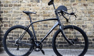 为什么自行车后轮受到静摩擦力（为什么自行车后轮是静摩擦力）