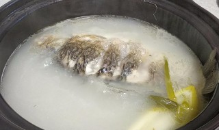 鲫鱼豆腐汤加冷水还是热水（鲫鱼豆腐汤加冷水还是热水炖）