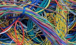 如何从本质上区别火线和零线 如何区分火线零线和地线