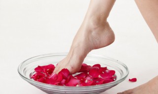 脚很干燥还脱皮怎么办 脚很干燥还脱皮处理方法