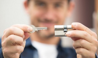 钥匙断在锁里了怎么办 钥匙断在锁里了怎么解决