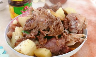 羊肉烧土豆怎么做好吃 羊肉烧土豆的做法