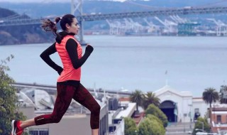 跑步锻炼的最适宜时间段是何时 跑步锻炼身体的最佳时间段是什么时间