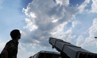 人们常用什么来进行人工降雨 人们用什么东西人工降雨