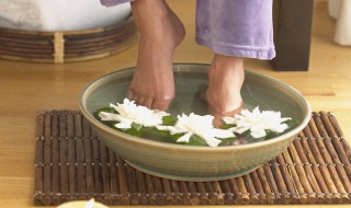 藿香正气水泡脚好吗 藿香正气水用来泡脚好不好