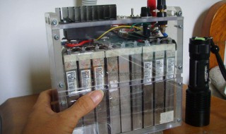 两个12v电瓶要怎么串联起来？ 12V的电瓶要为相同的容量