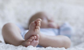 新生婴儿吃奶量 新生婴儿吃奶量在30至60毫升之间