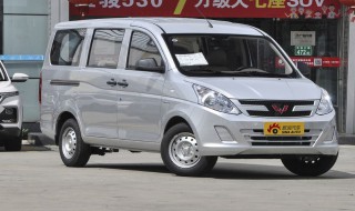 五菱荣光v雨刷怎么拆（五菱荣光v的雨刷怎么拆）