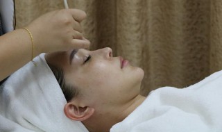 长闭口怎么办 卸妆没卸干净长闭口怎么办