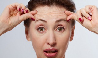 眼部有细纹特显老怎么办（眼周的细纹越来越明显怎么办）