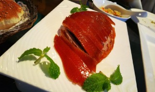 烤鸭如何做才会更香更酥 烤鸭如何做才会更香更酥一点