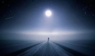 配夜晚月亮发朋友圈句子 夜晚月亮发朋友圈的句子