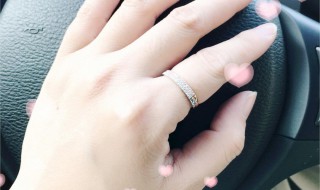 食指带戒指的意思（食指戴戒指的意思女）