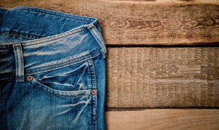 牛仔裤粘毛怎么办 牛仔裤沾毛毛怎么办