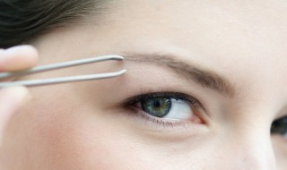 修剪眉毛技巧（如何用修眉剪修眉毛）