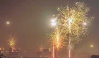 除夕之夜300字的作文（除夕之夜300字的作文怎么写）