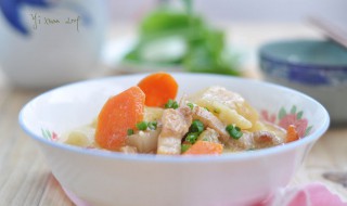 牛奶炖土豆如何做（牛奶炖土豆如何做好吃窍门）