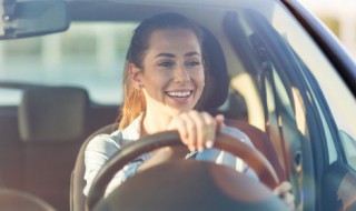 矮个子学车的方法（矮个子怎么练车）