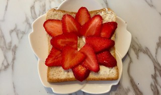 草莓吐司如何做(草莓酱吐司的做法)