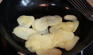 土豆放冰箱变黑色怎么办（土豆放冰箱变黑正常吗）