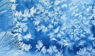 形容窗户上的冰花的句子 形容窗户上的冰花的句子和词语