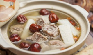 炖羊肉不能少的四种调料（炖羊肉不能少的四种调料煲羊肉毛根苷蔗）