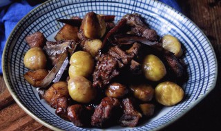 自己在家煮栗子怎么煮好吃（家里煮栗子怎么煮）