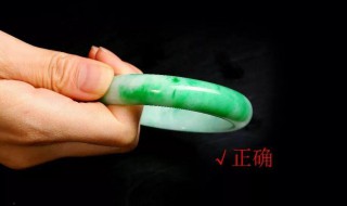 正确摘戴手镯的方法（正确摘戴手镯的方法图解）