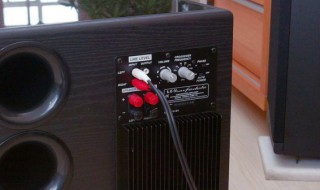 低音炮电流声很大怎么解决（低音炮电流声很大怎么解决好）