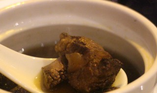 黑蒜猪骨汤如何做 黑蒜猪骨汤如何做好吃