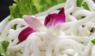 土豆粉煮完是透明色还是白色 为什么有的土豆粉是白色的有的是透明的