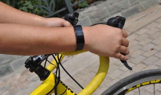 日常骑行规范中的三不一戴是指（日常骑行规范中的三不一戴是指答案）