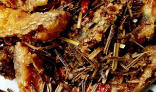 香茅草酥鲫鱼如何做 香茅草烤鲫鱼