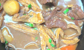 支竹羊腩煲如何做（竹枝羊腩煲窍门）