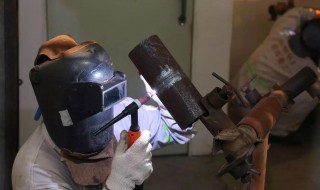 电焊闪眼的缓解方法 电焊闪眼小妙招