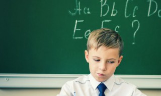 小儿不识月的完整诗(小儿不识月出自哪首诗)