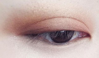 涂眼影的步骤 涂眼影的方法