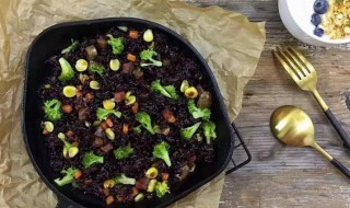 黑米饭炒腊肉如何做（黑米饭炒腊肉如何做才好吃）