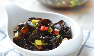 小米椒拌木耳步骤（小米辣木耳的做法窍门）