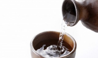 假酒喝了有什么症状（啤酒假酒喝了有什么症状）