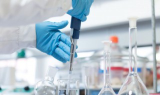 碳酸钙与稀盐酸反应的化学方程式(碳酸钙与稀盐酸反应的化学方程式和离子方程式)