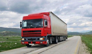 货车转弯看后视镜技巧 货车转弯看后视镜技巧图