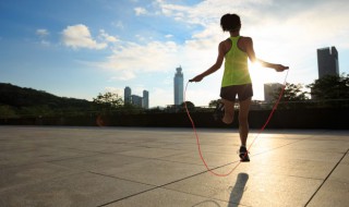 跳绳呼吸方法技巧（跳绳呼吸方法技巧教学视频）