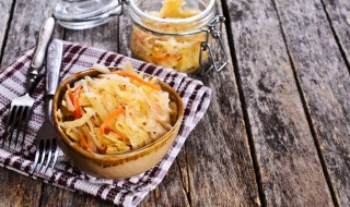 凉拌酸菜做法步骤（怎样做凉拌酸菜）