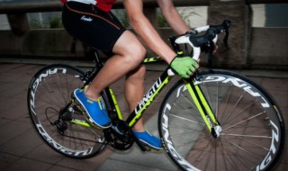 死飞自行车爬坡技巧（死飞自行车骑行技巧）